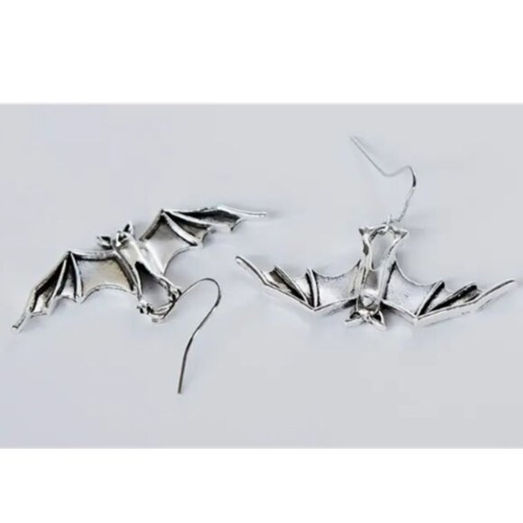 Vintage-Silver EP Bat Dangle Earrings Gothic Halloween, All Hallows Eve, Samhain - Picture 2 of 2